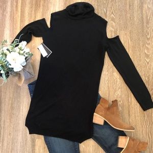 NWT - Blk Cold Shoulder Long-line Turtleneck - M